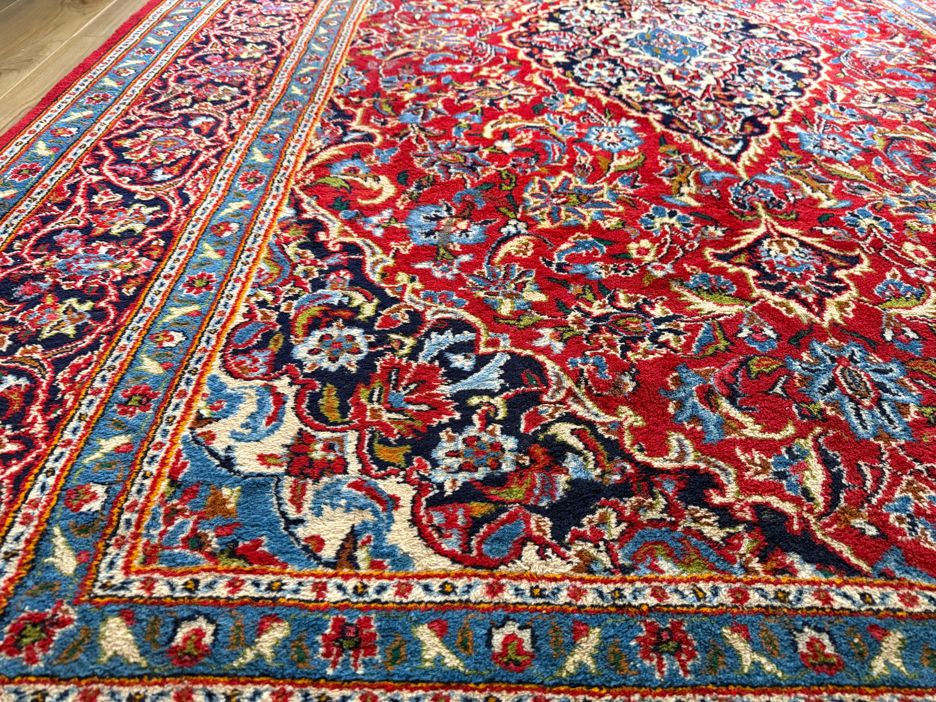 Hand-knotted classic medallion carpet – 295 × 200 cm