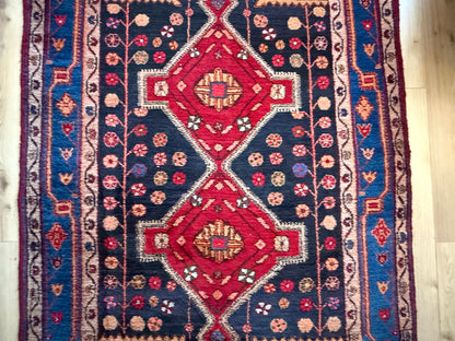 Vintage geometrisch tapijt met krachtige symboliek – 254 × 155 cm