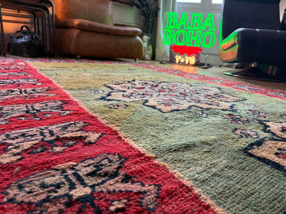 Vintage Marokkaans tapijt met zeldzaam groen veld – handgeknoopt wol (362 × 172 cm)