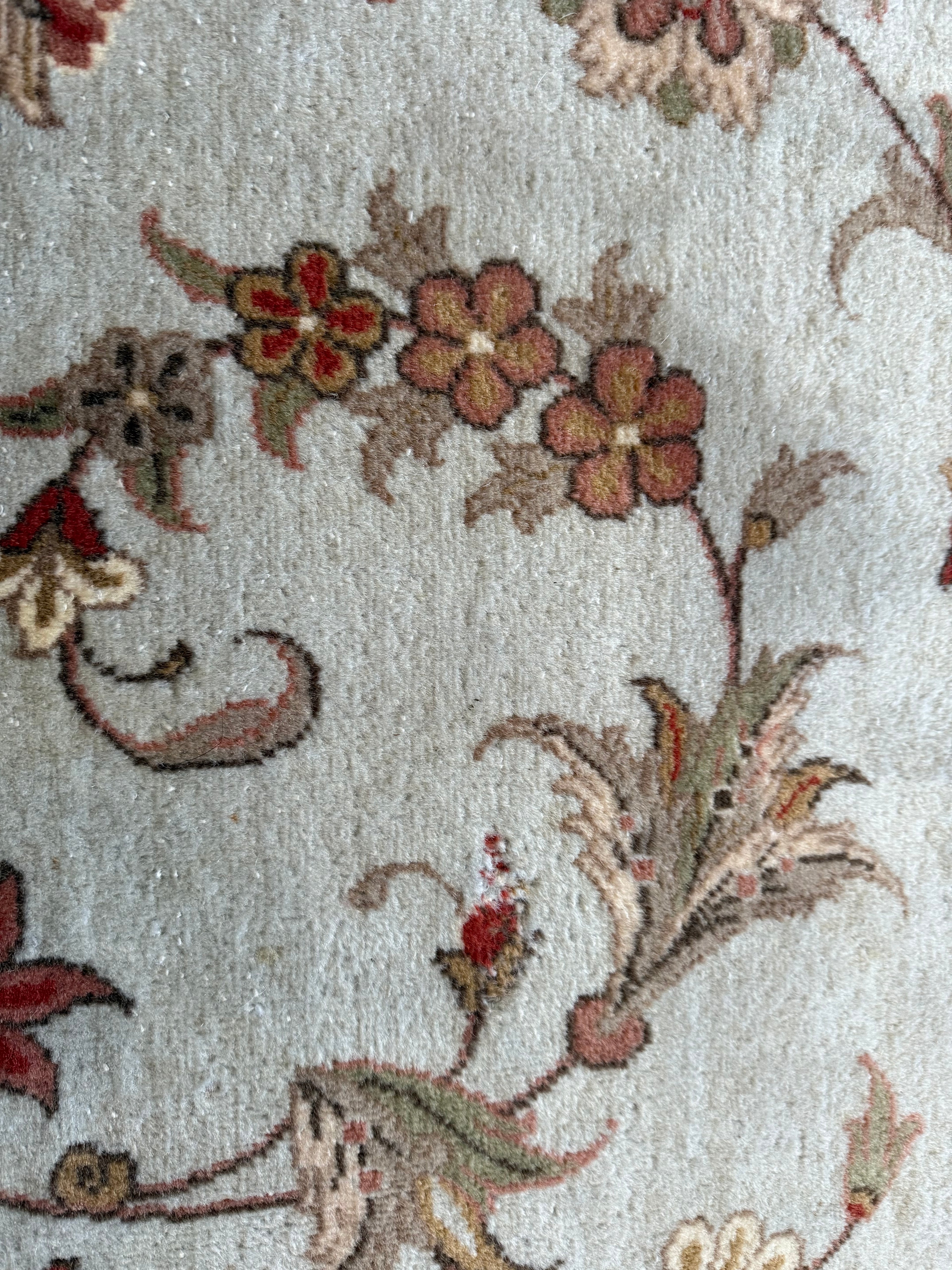 Authentiek handgeknoopt tapijt – licht pastel &amp; florale elegantie – ca. 305 × 197 cm