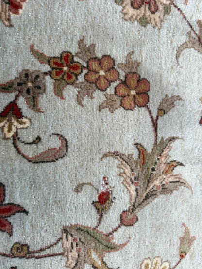 Authentiek handgeknoopt tapijt – licht pastel &amp; florale elegantie – ca. 305 × 197 cm