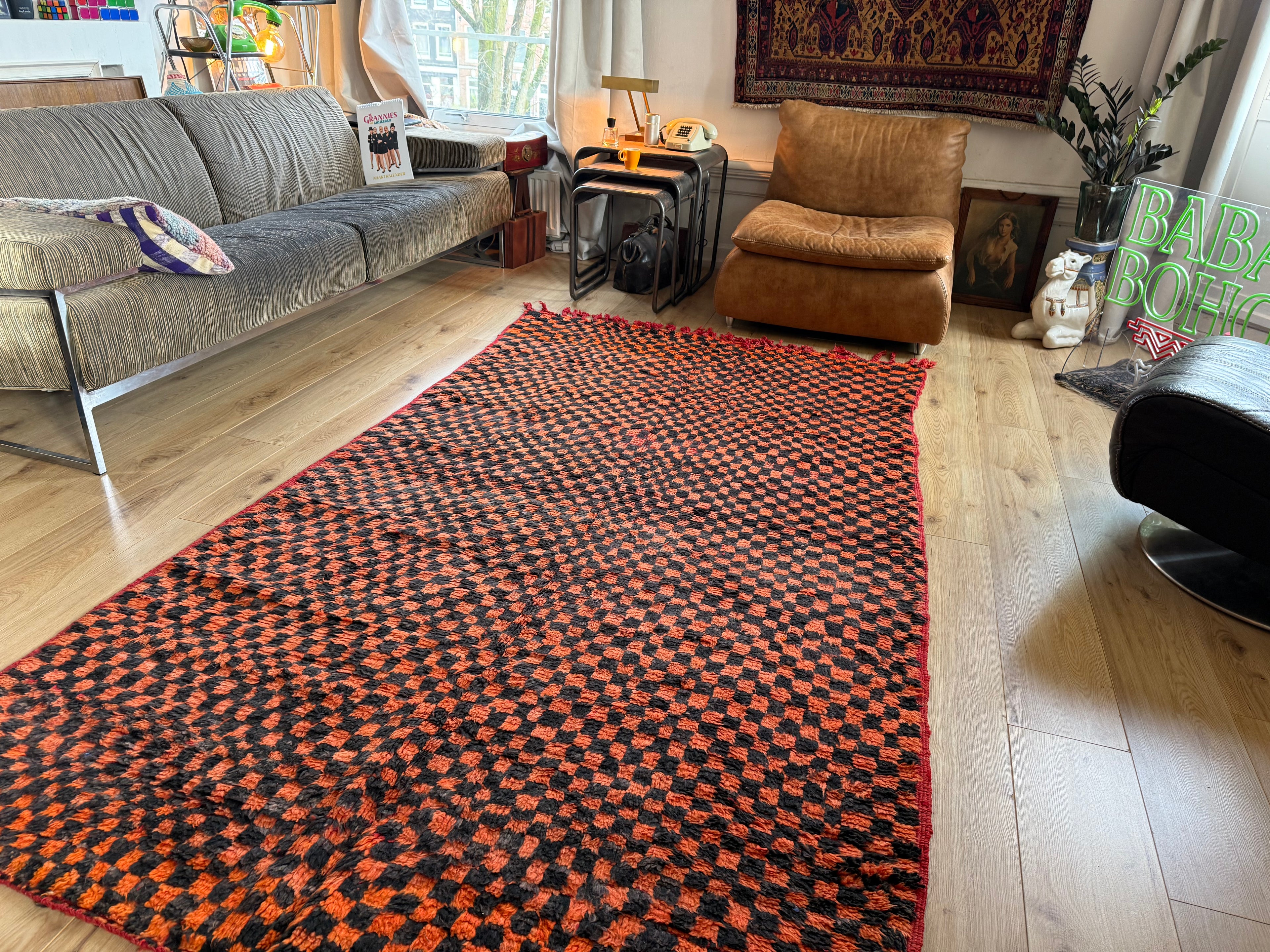 Grafisch vintage Berber tapijt in oranje &amp; zwart – 272 × 147 cm