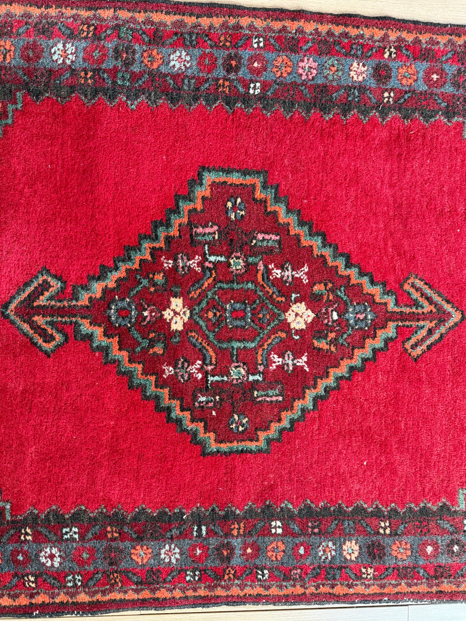 Vintage handgeknoopt wollen tapijt – 197 × 108 cm