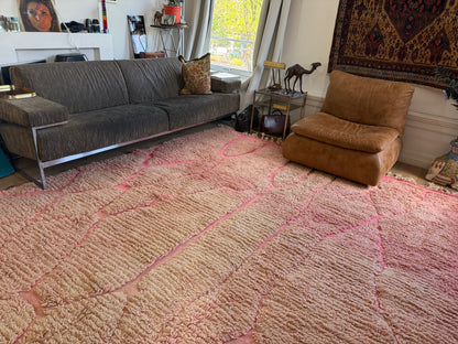 XXL Marokkaans wollen tapijt in zachtroze – 383 × 256 cm