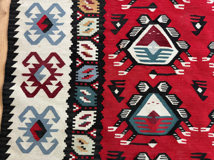 Grafische vintage kilim met diermotieven – 216 × 160 cm