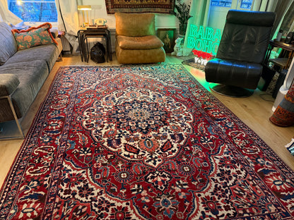 Vintage handgeknoopt tapijt 320 × 220 cm – klassiek rood met ivoor en donkerblauw