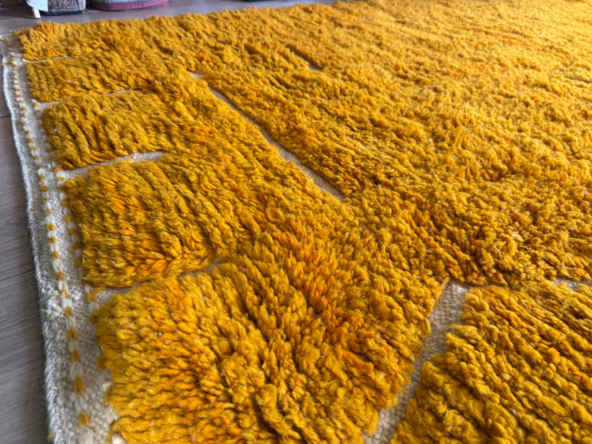 Grande tapete marroquino de pelo alto em laranja açafrão – 312 × 241 cm