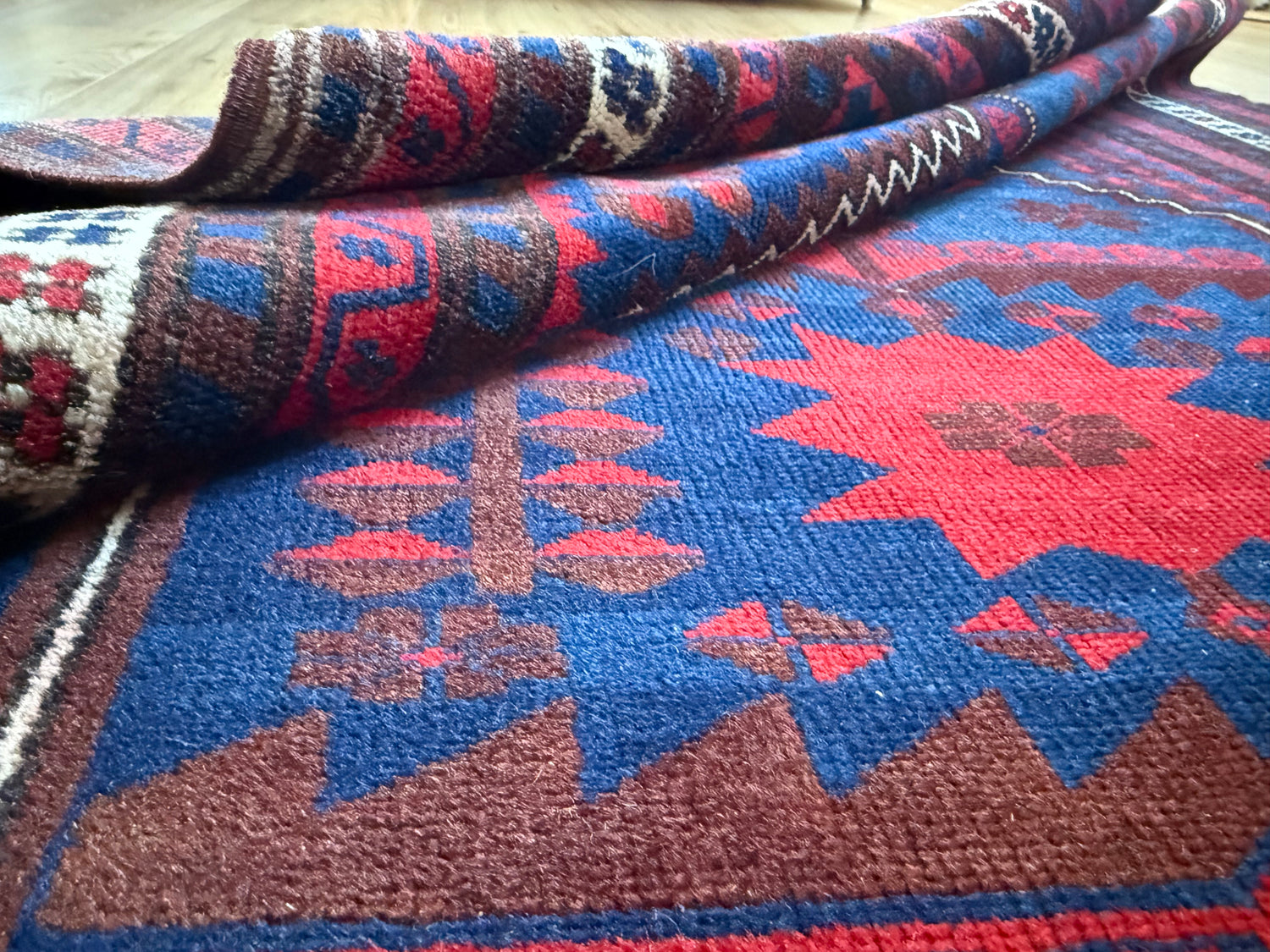 Hand-knotted tribal vintage carpet – Baluch – Indigo &amp; star medallion – ca. 1920–1935 size: 177 × 108 cm