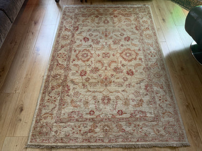 Handgeknoopt vintage tapijt – zand &amp; oudroze | Ziegler-stijl, 188 × 127 cm