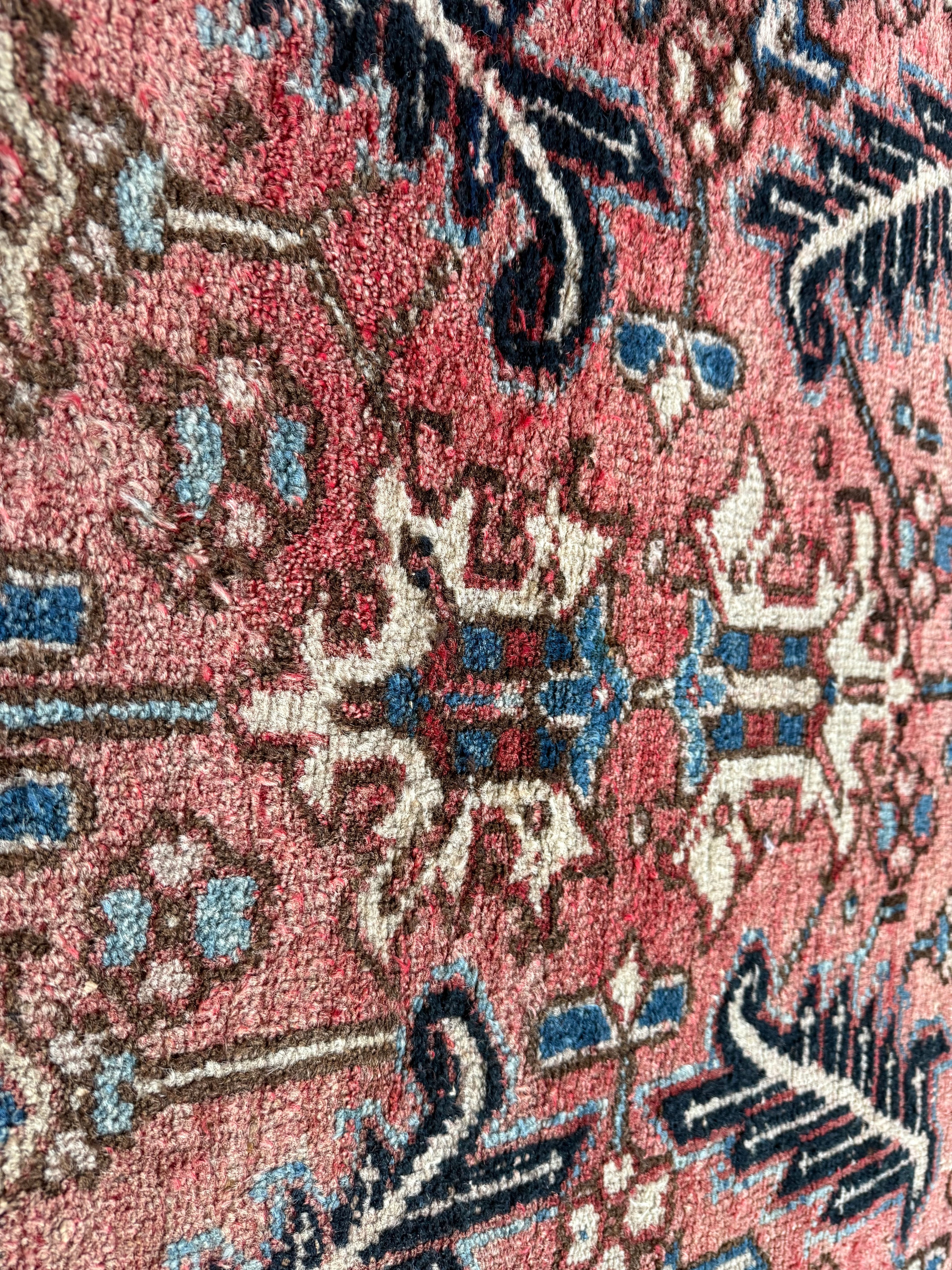 Vintage handgeknoopt tapijt in Heriz-stijl – ca. 290 × 212 cm gemaakt ca. 1940-1950