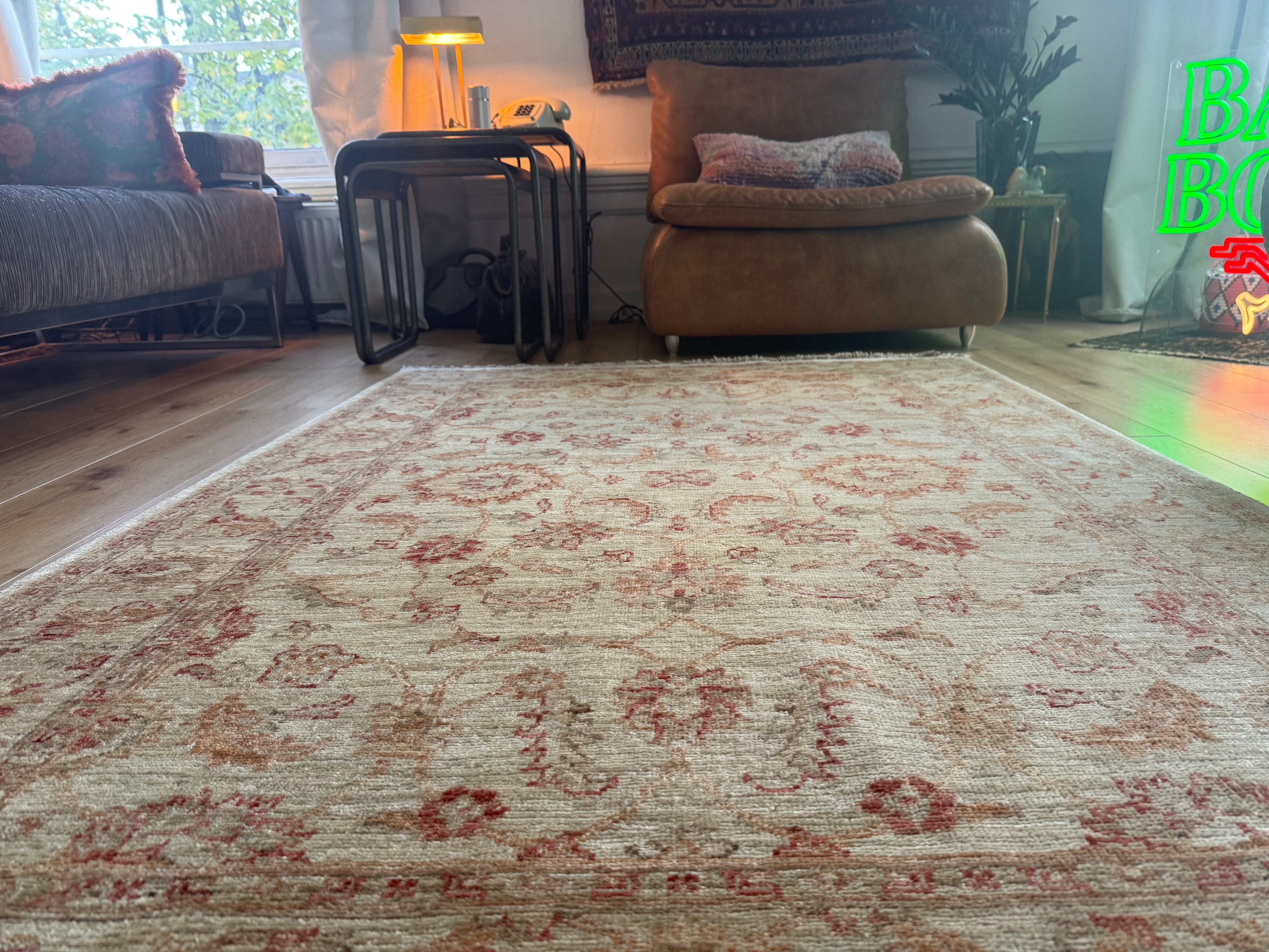 Handgeknoopt vintage tapijt – zand &amp; oudroze | Ziegler-stijl, 188 × 127 cm