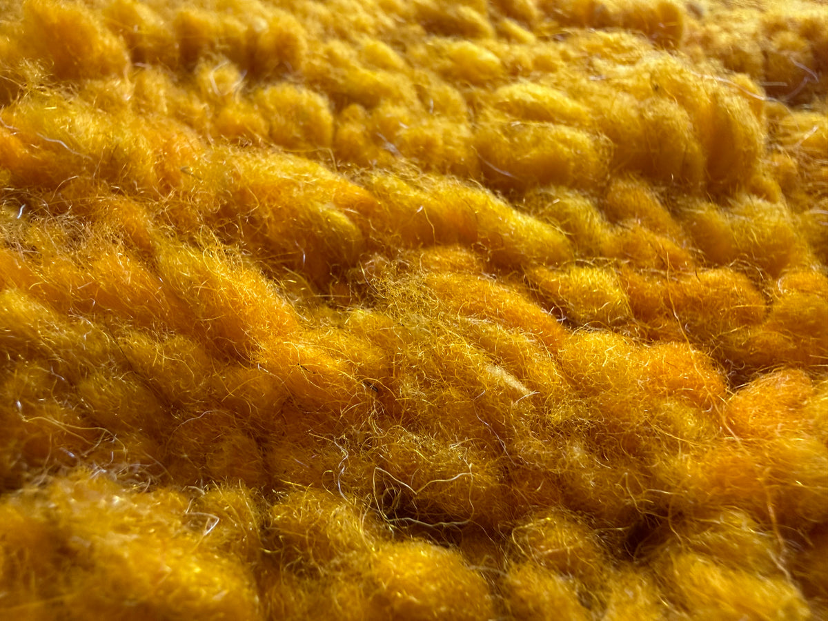 Grande tapete marroquino de pelo alto em laranja açafrão – 312 × 241 cm
