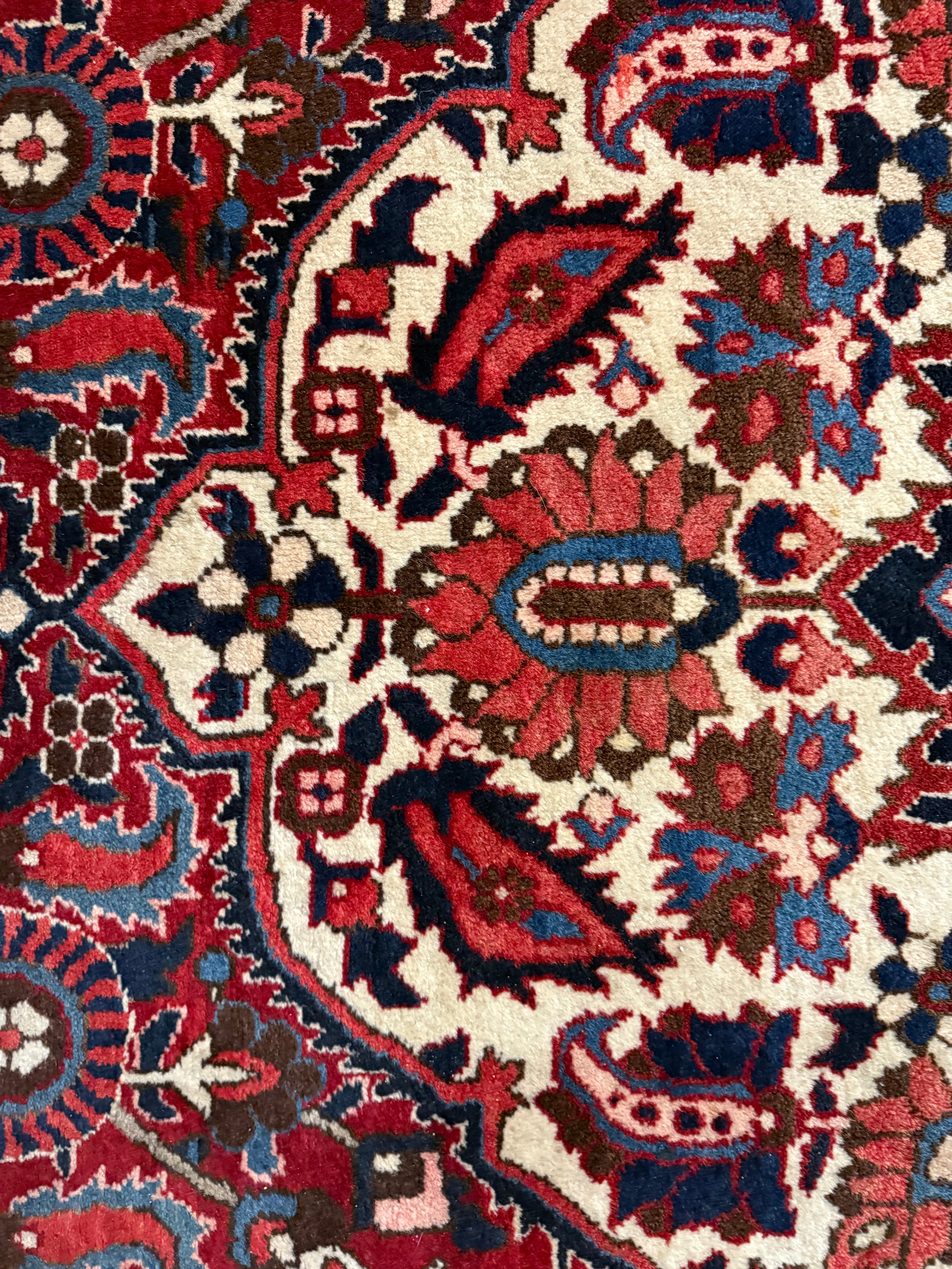 Vintage handgeknoopt tapijt 320 × 220 cm – klassiek rood met ivoor en donkerblauw