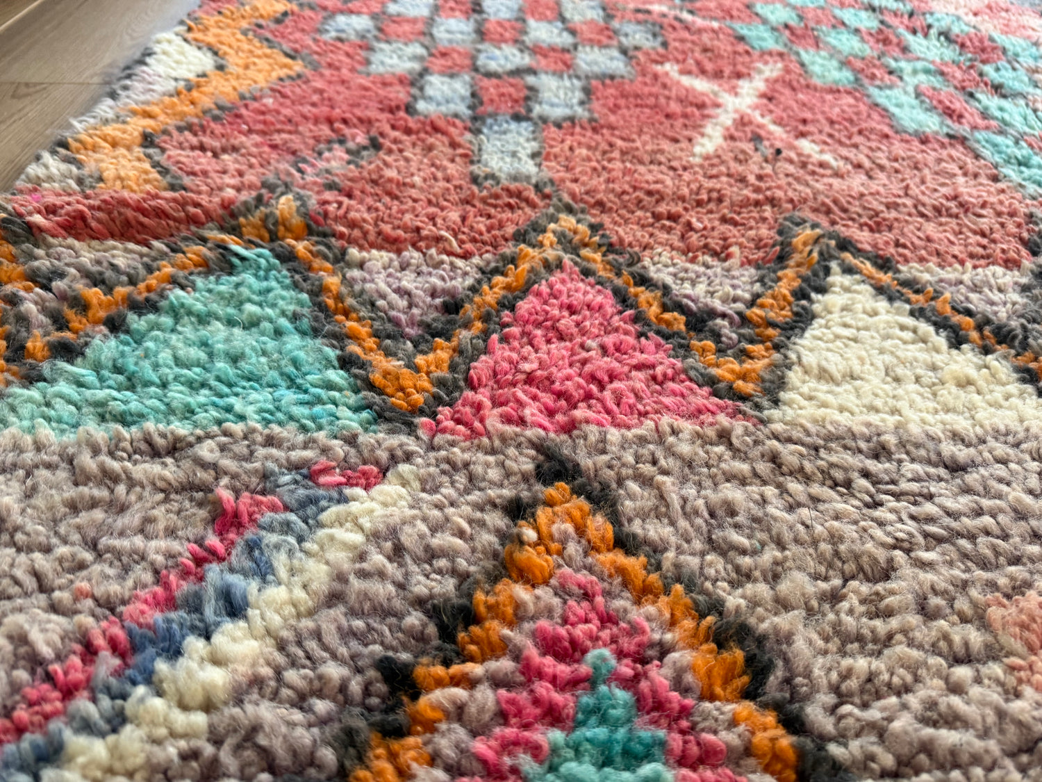 Kleurrijk handgeknoopt Marokkaans tapijt – 282 × 172 cm – boho vintage