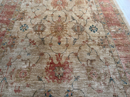 Alfombra afgana Ziegler anudada a mano con suave diseño floral