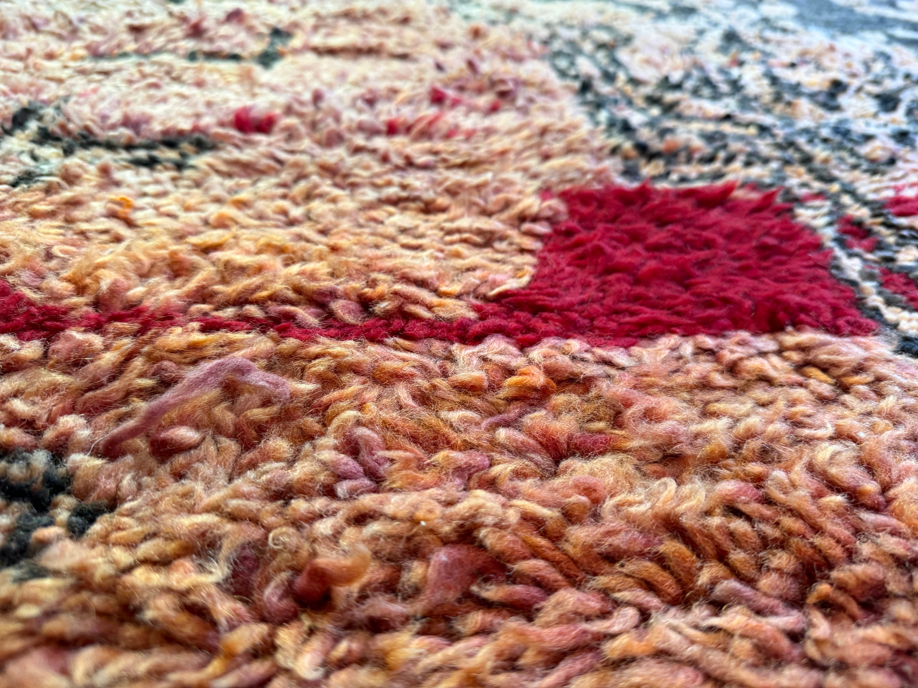 Vintage Moroccan Berber Rug in Salmon Pink Wool – 275 × 210 cm