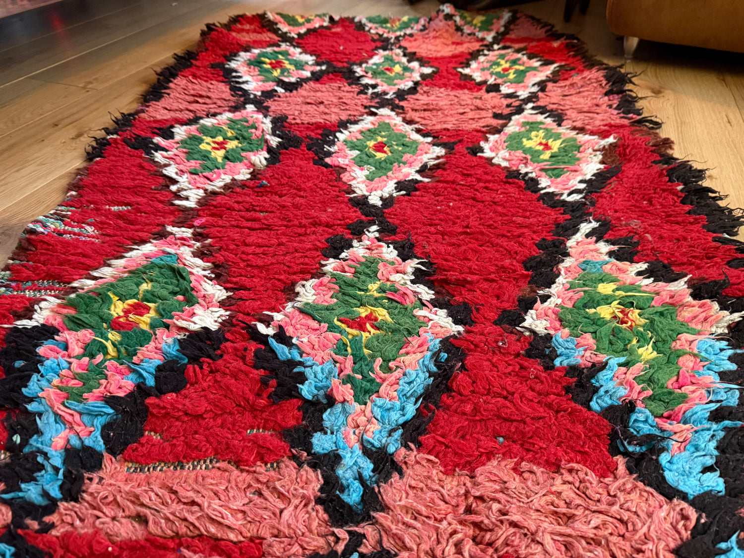 Vintage Berber loper in diep rood – 331 × 92 cm
