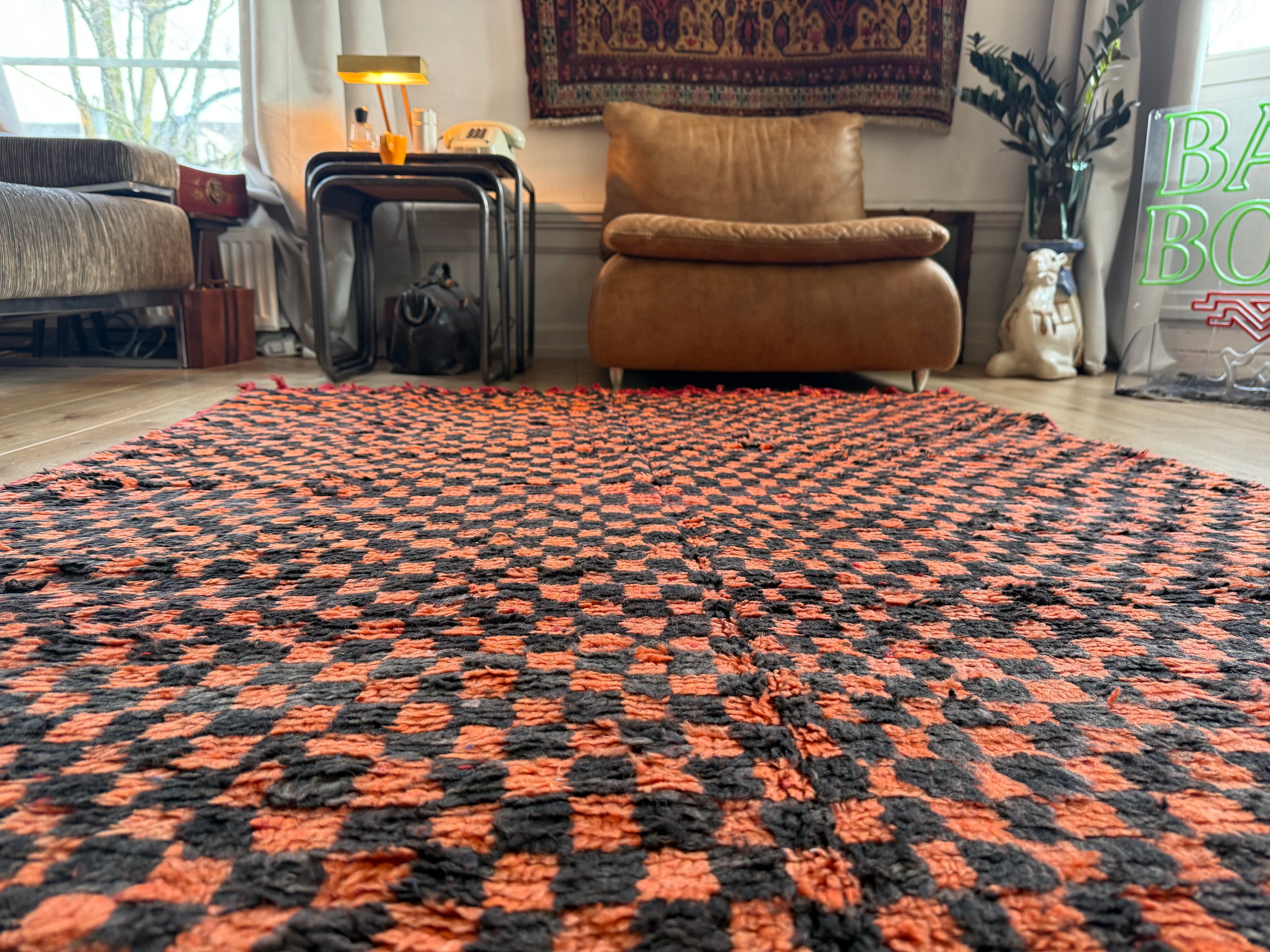 Grafisch vintage Berber tapijt in oranje &amp; zwart – 272 × 147 cm