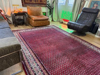 Dieprood handgeknoopt tapijt met boteh-motief – ca. 296 × 197 cm