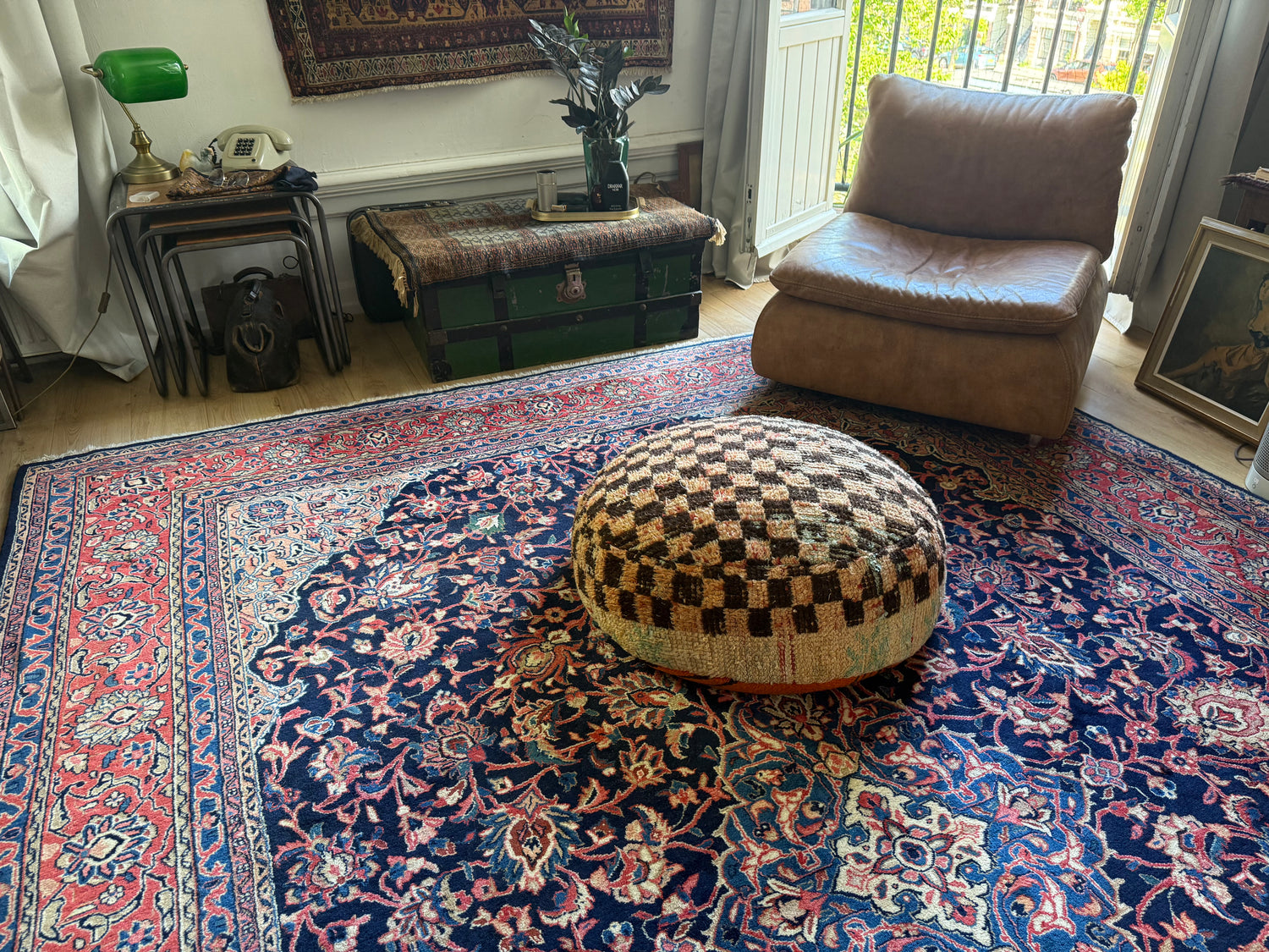 Poef van gebruikt vintage Marokkaans tapijt – handgemaakt – ca. 60 × 60 × 20 cm