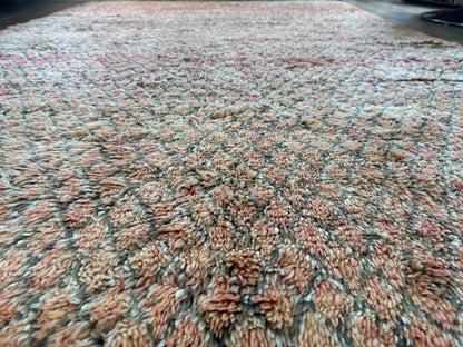 Zacht vintage Berber tapijt in perziktinten – 320 × 195 cm