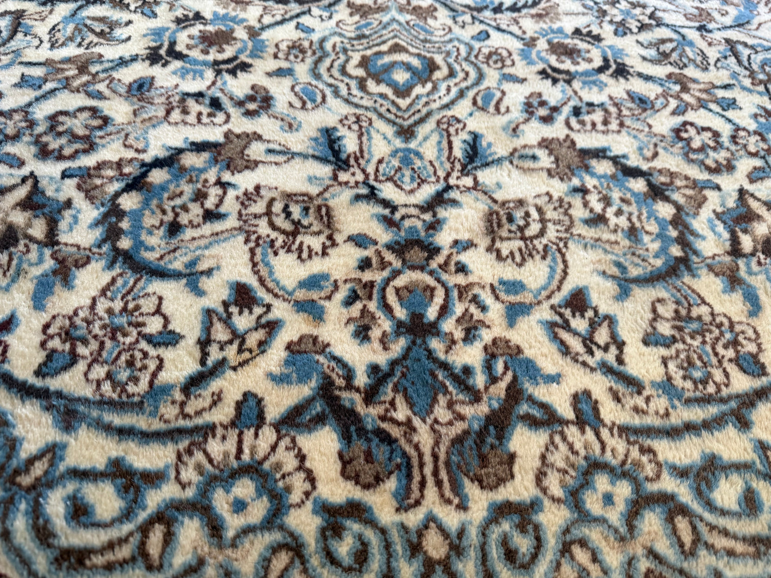 Hand-knotted vintage Nain rug – 300 × 201 cm