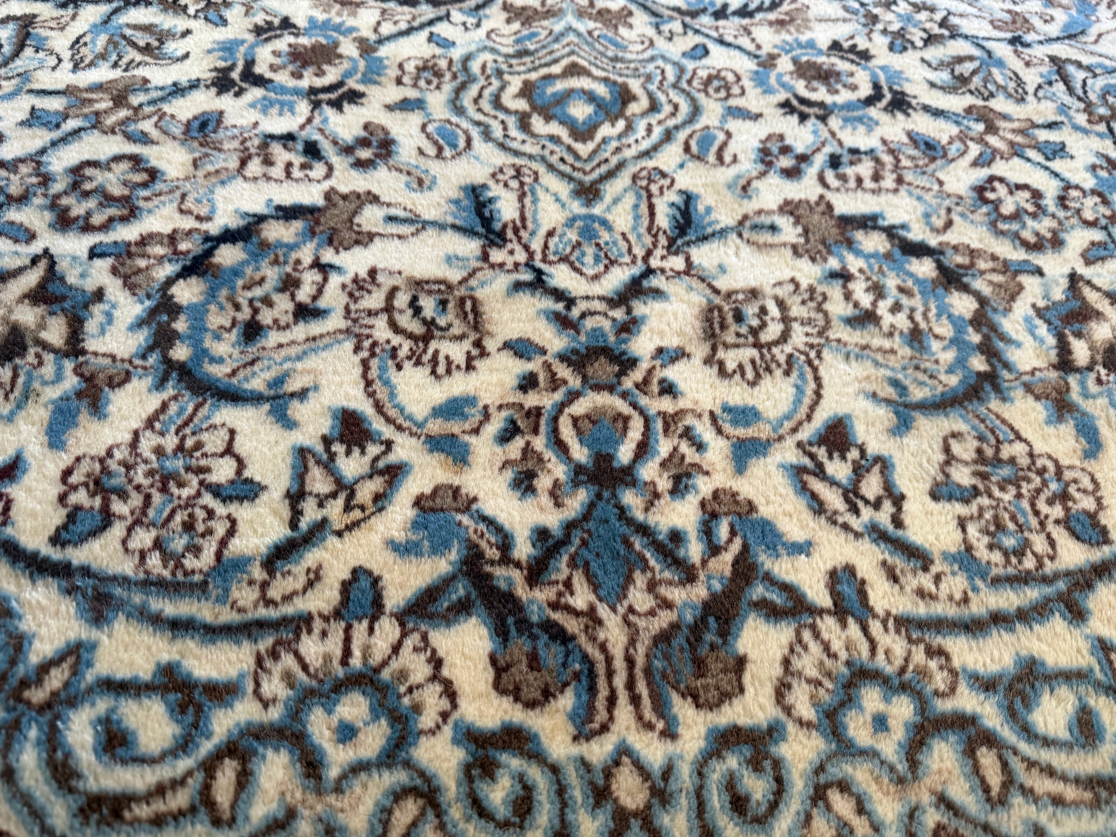Hand-knotted vintage Nain rug – 300 × 201 cm