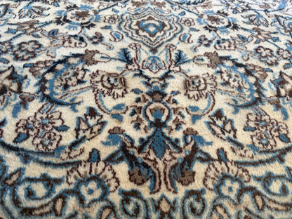 Hand-knotted vintage Nain rug – 300 × 201 cm