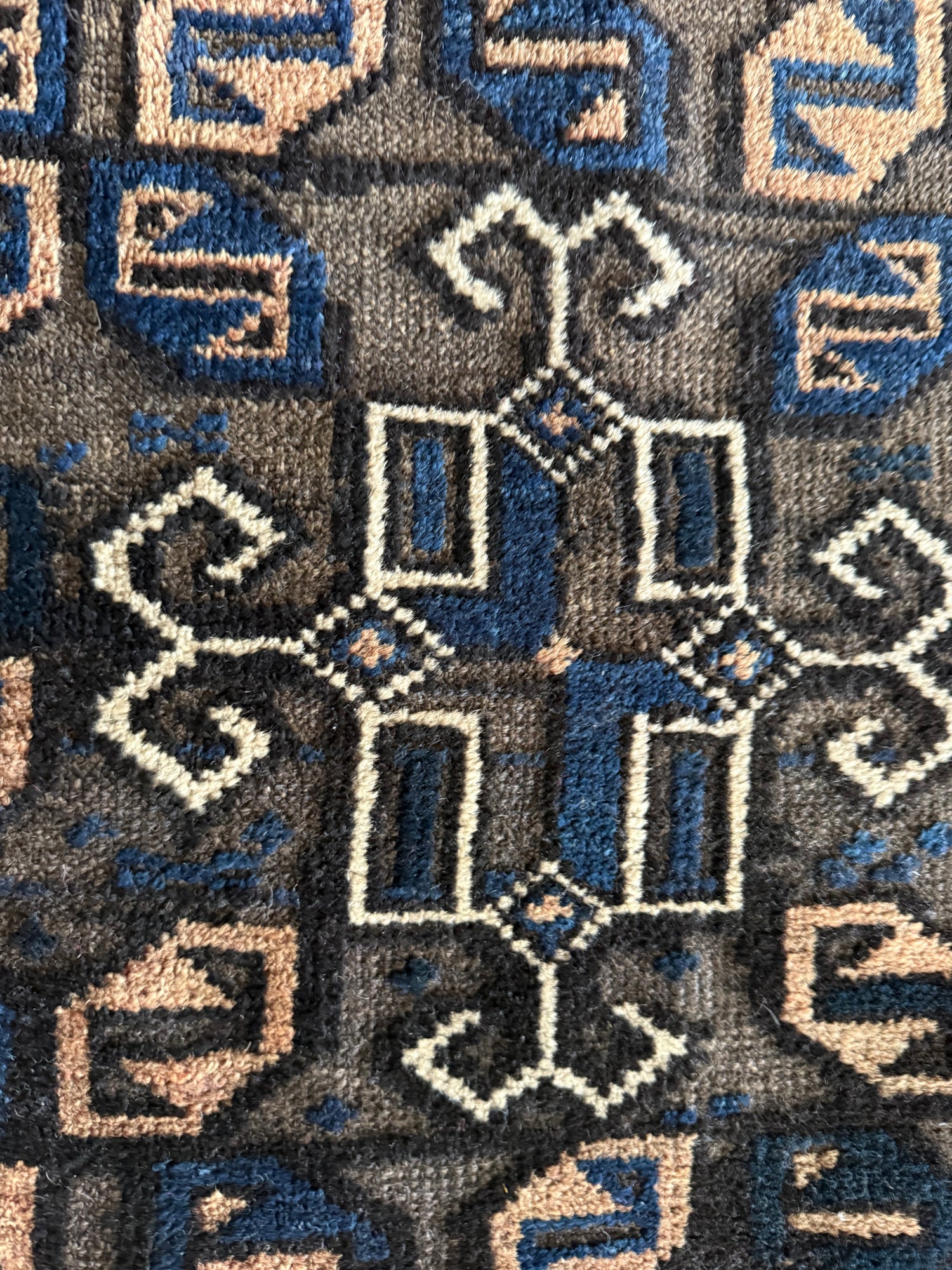 Klein Kaukasisch tapijt – ca. 68 × 63 cm. Zuidelijke Kaukasus, ca. 1900–1930