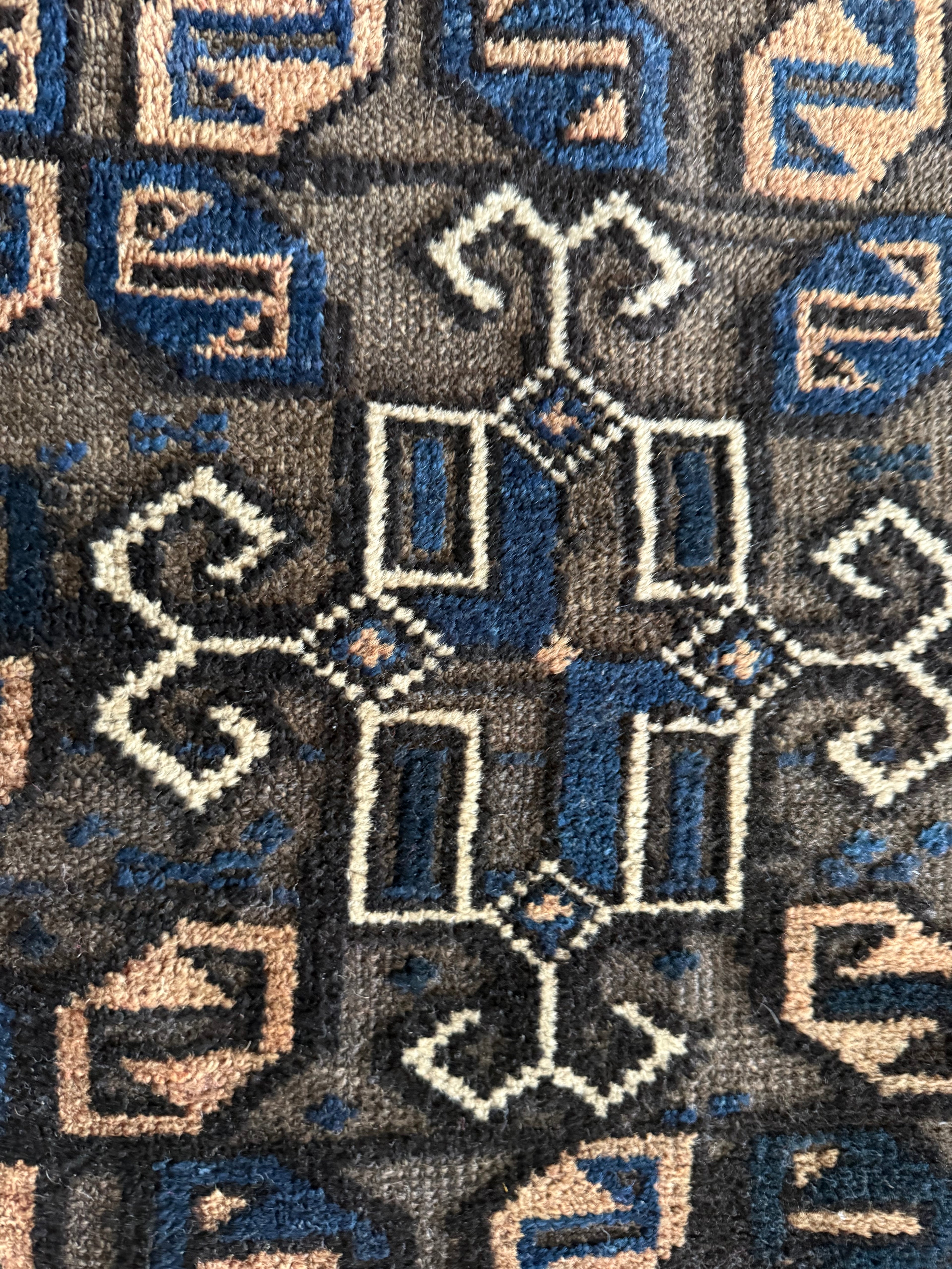 Klein Kaukasisch tapijt – ca. 68 × 63 cm. Zuidelijke Kaukasus, ca. 1900–1930