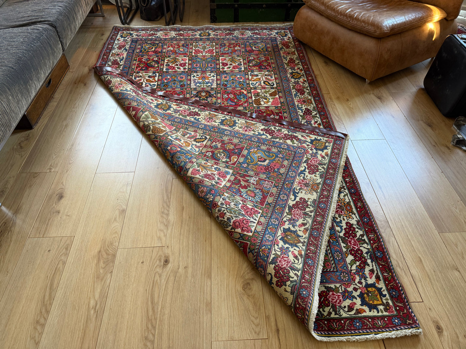 Hand-knotted Garden Design Rug – 258 × 157 cm