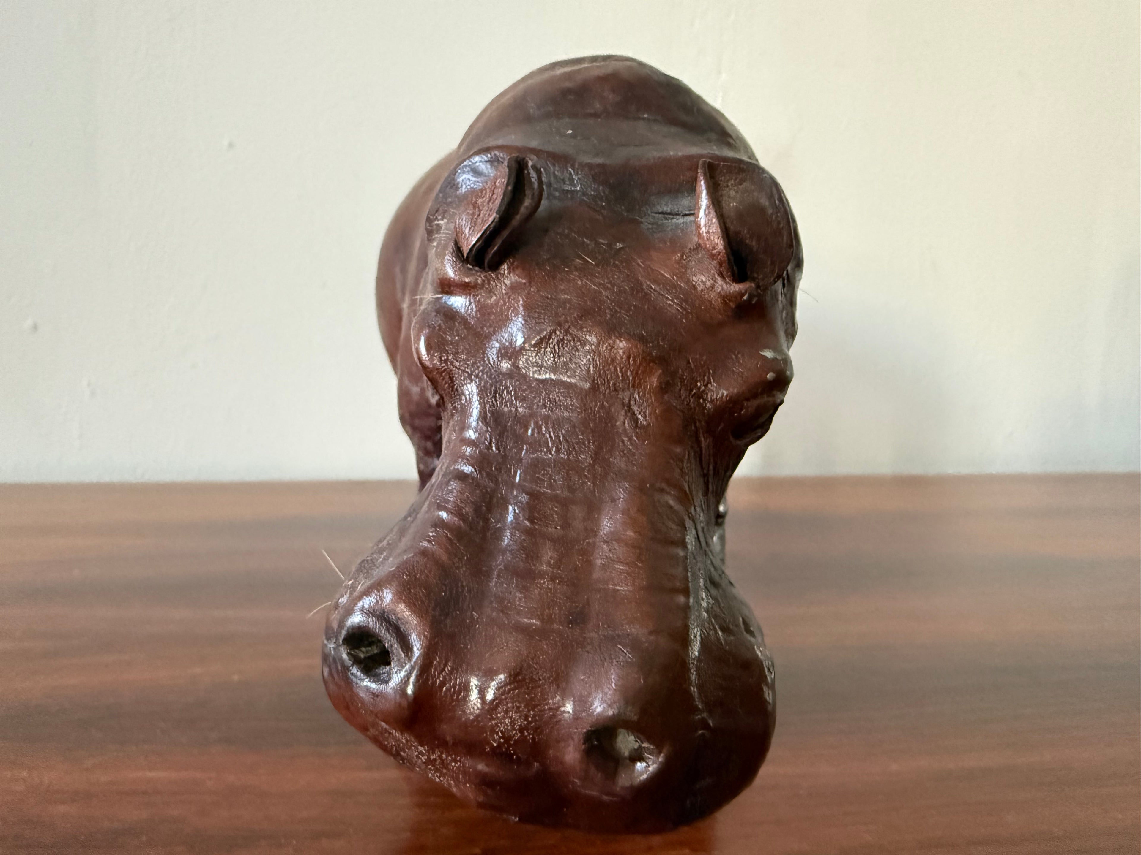Vintage Leather Hippopotamus – Understated Elegance with Character