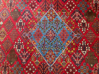 Groot vintage tribaal tapijt 355 × 241 cm – rood veld met blauw medaillon