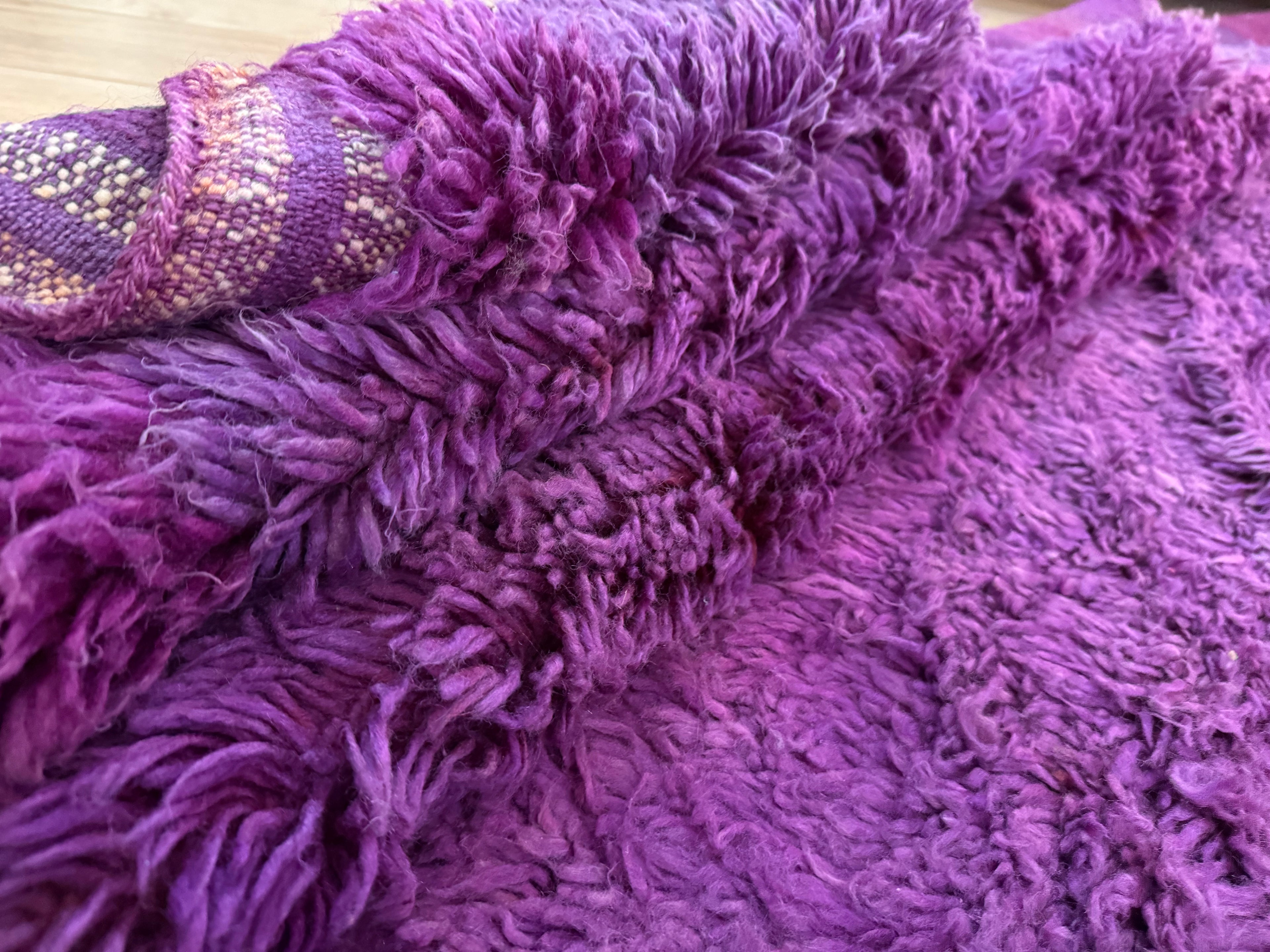 Groot paars vintage hoogpolig Berber tapijt – 320 × 197 cm