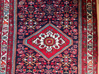 Vintage handgeknoopt wollen tapijt met medaillon – rood en donkerblauw – 217 × 130 cm