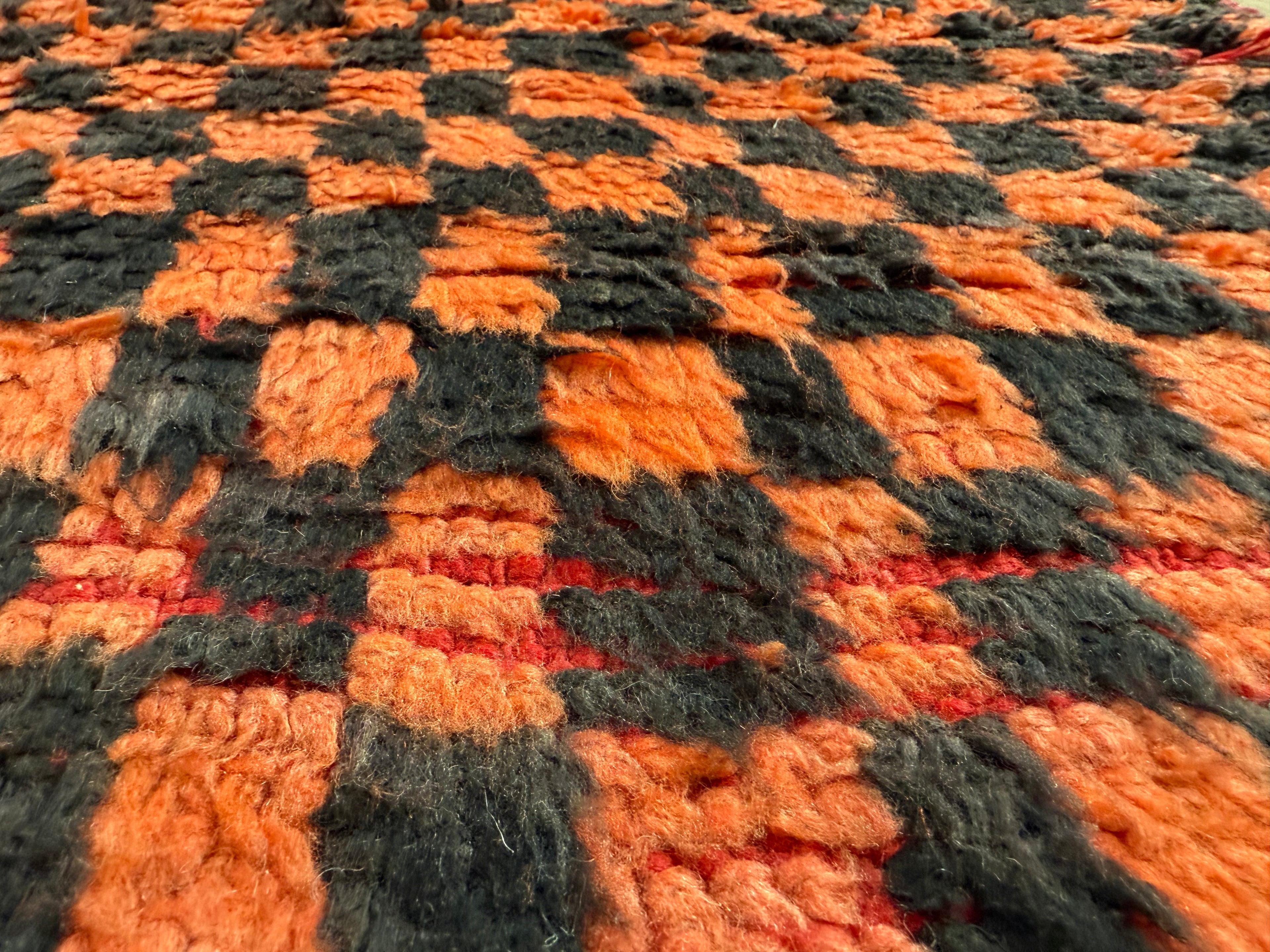Grafisch vintage Berber tapijt in oranje &amp; zwart – 272 × 147 cm