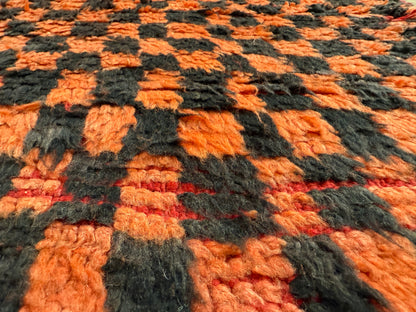 Grafisch vintage Berber tapijt in oranje &amp; zwart – 272 × 147 cm
