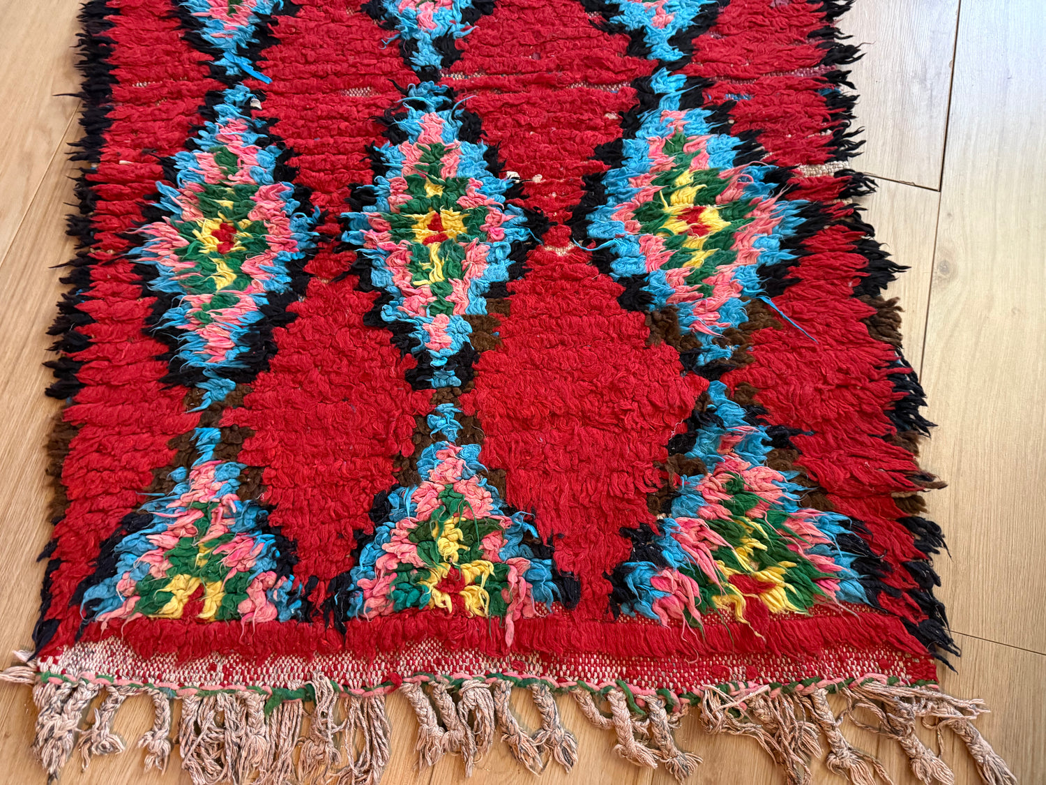 Vintage Berber loper in diep rood – 331 × 92 cm