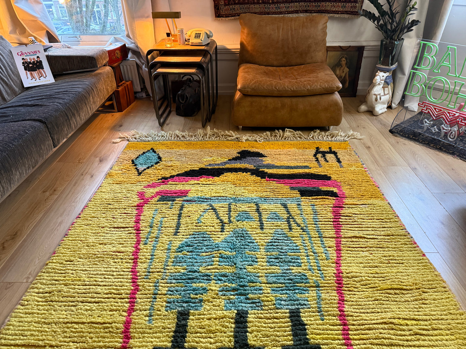 Expressief Marokkaans Berber tapijt met symbolisch design – ca. 287 × 168 cm