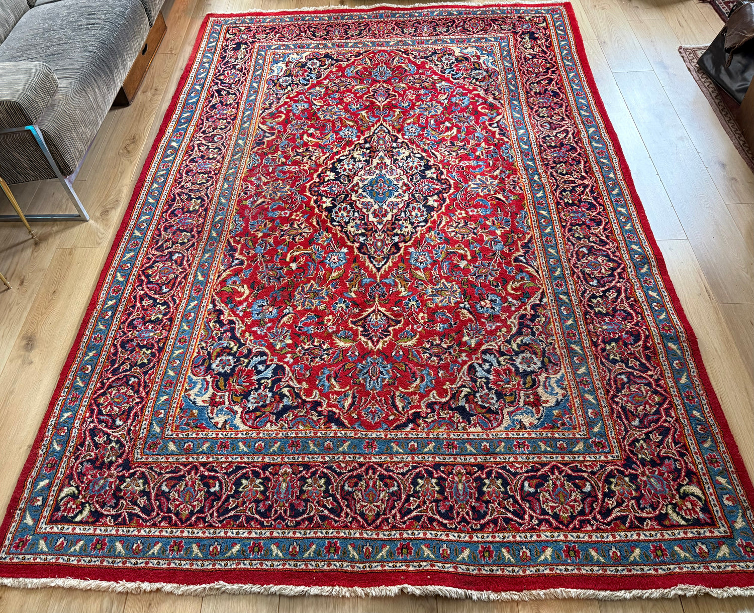 Hand-knotted classic medallion carpet – 295 × 200 cm