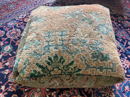 Poef van gebruikt vintage Marokkaans tapijt – handgemaakt – ca. 60 × 60 × 25 cm
