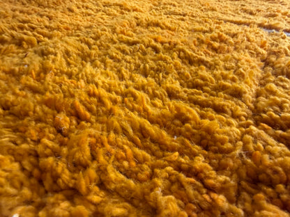 Grande tapete marroquino de pelo alto em laranja açafrão – 312 × 241 cm