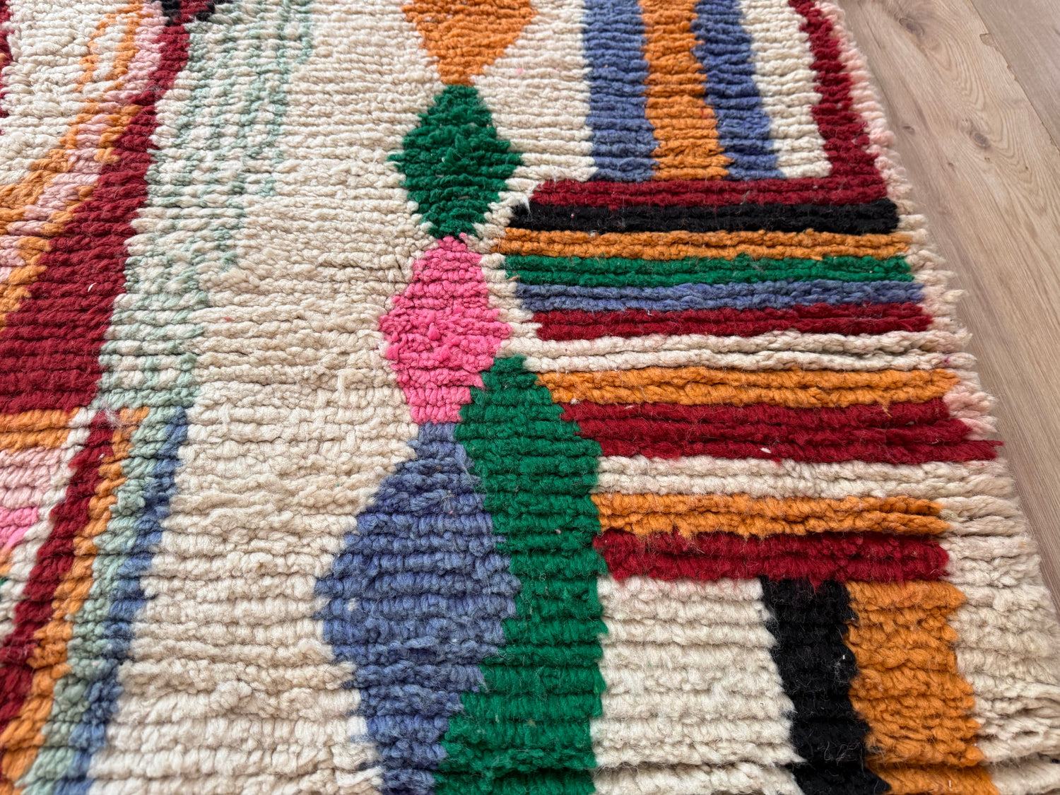 Handgeknoopt Marokkaans Azilal tapijt – 246 × 182 cm