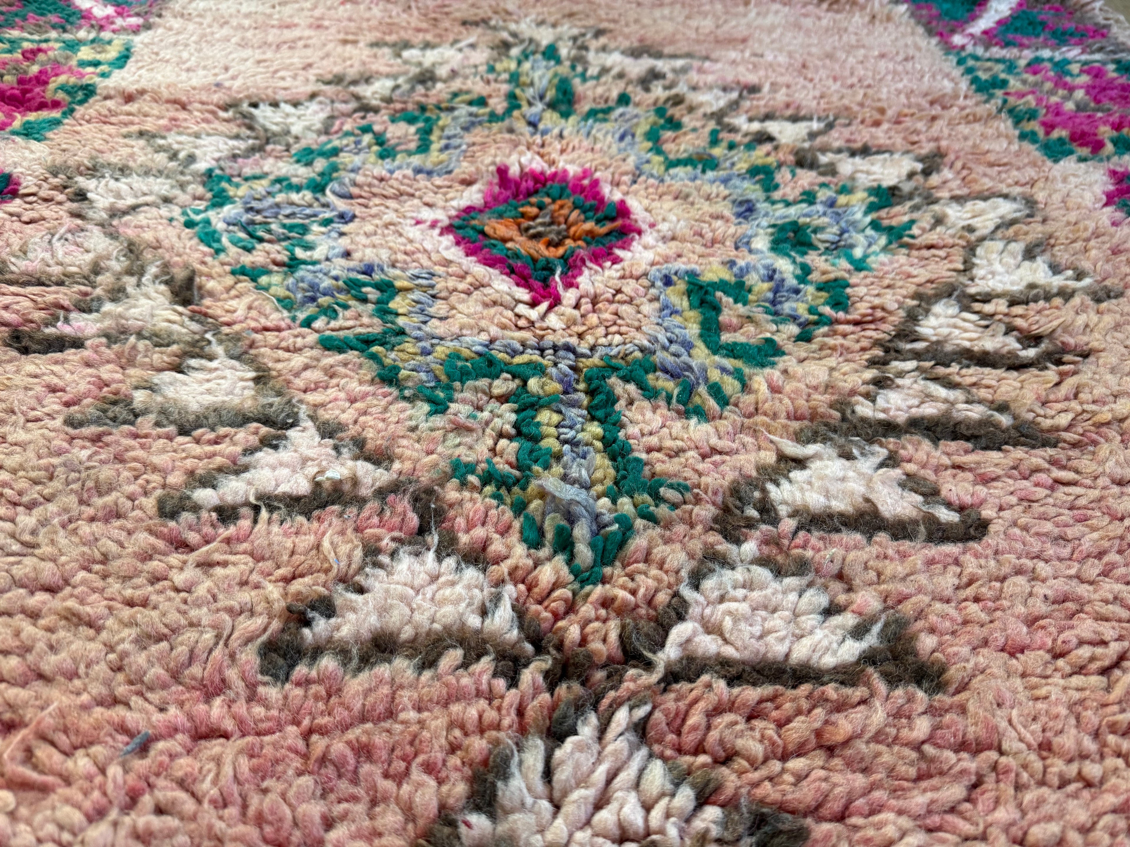 Vintage Moroccan runner in soft pink wool – 416 × 115 cm
