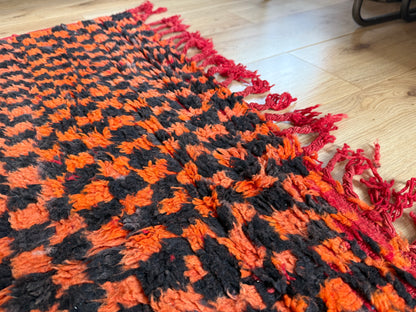 Grafisch vintage Berber tapijt in oranje &amp; zwart – 272 × 147 cm