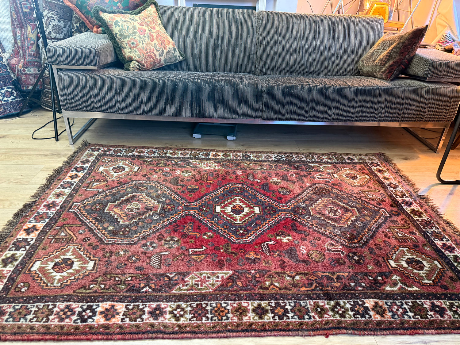 Handgeknoopt vintage oosters tapijt – 182 × 120 cm