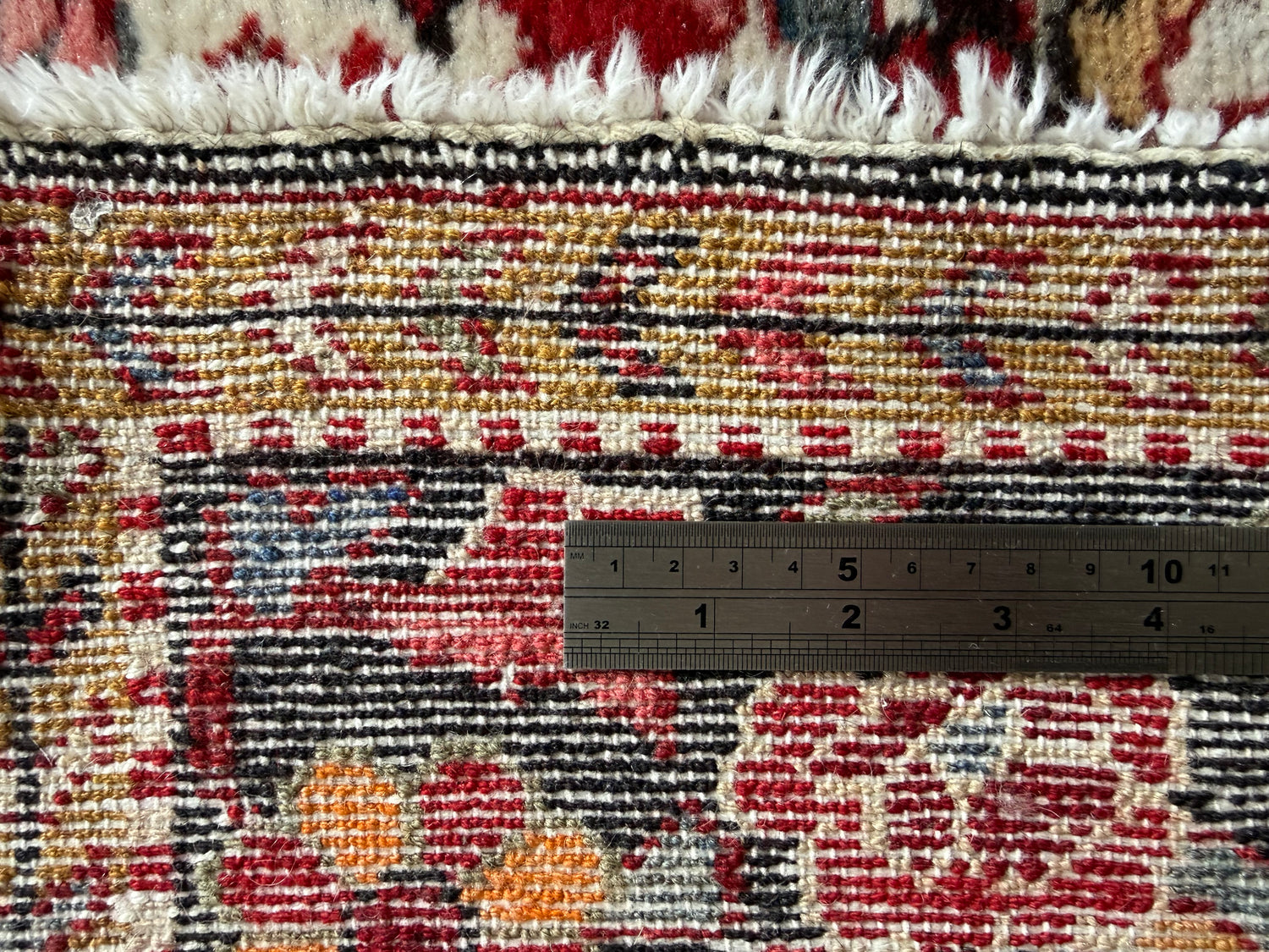 Tapete clássico nó à mão com campo e medalhão em tons terrosos suaves 230 x 149 cm