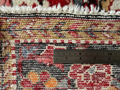 Tapete clássico nó à mão com campo e medalhão em tons terrosos suaves 230 x 149 cm