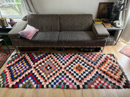 Handgeknoopt vintage tapijt – Boucherouite-stijl – ca. 91 × 253 cm.