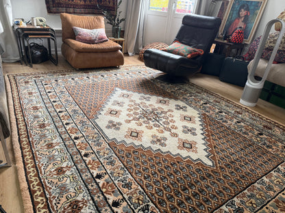 Handgeknoopt oosters tapijt – ca. 352 × 247 cm (lichten verkleuringen middenstuk)